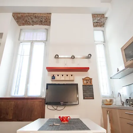 アパート ミニロフト アンジー ナヴィリ ミラノ